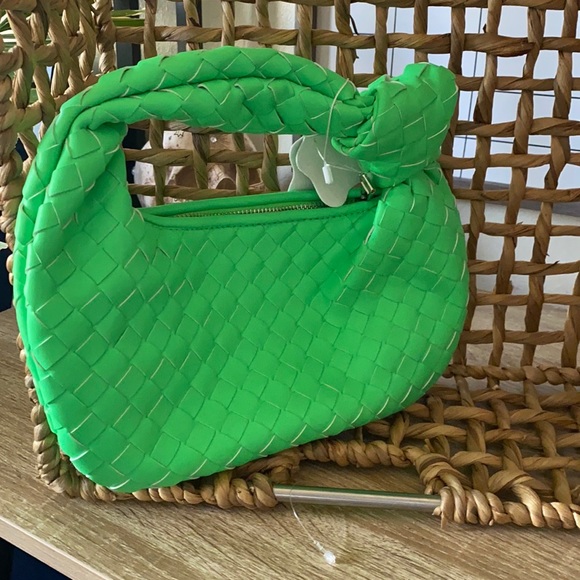 Gently used green hand bag clutch - Picture 1 of 2